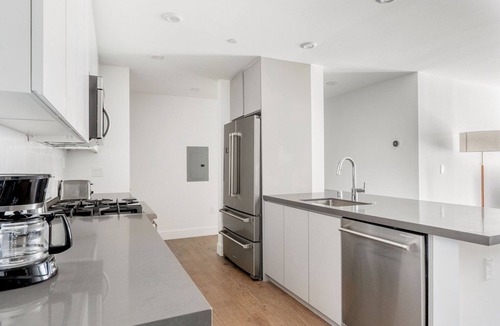 Sharon Heights Apartment | Luxe Menlo Park 1BR w/Pool, Tennis & A/C, nr Shopping, by Blueground