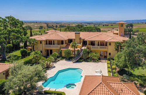 San Miguel Villa | Luxe Romantique Villa – Full East Side with Pool