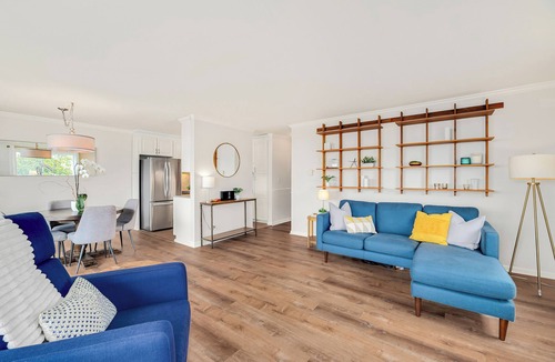 Lower Queen Anne Condo | Luxurious 2-Bed Queen Anne Condo with City Views, Chef's Kitchen: 60+ Day Haven