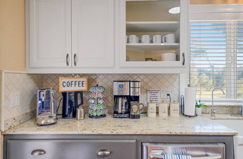 Mariposa House | Luxurious Brand New property 3bd/3b Pool & Hot tub