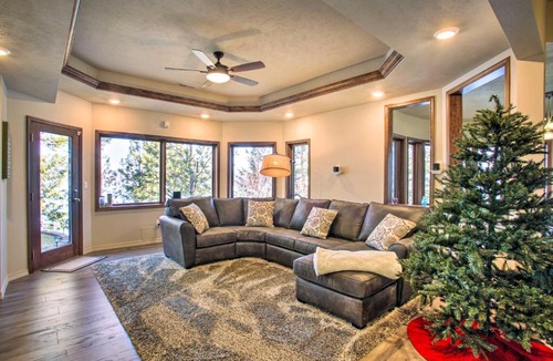 Liberty Lake House | Luxurious Liberty Lake Hideaway w/Hot Tub!