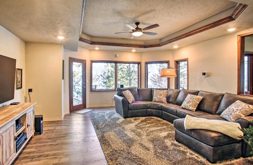 Liberty Lake House | Luxurious Liberty Lake Hideaway w/Hot Tub!