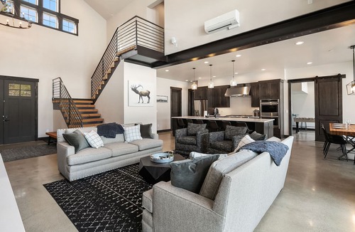 Cle Elum House | Luxurious Modern Mountain Estate! Hot Tub | Gas Fire Pit | Game Room & more!
