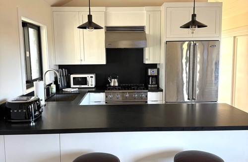 Geyserville Cottage | Luxury 2-br cottage on 30-acre vineyard property in enchanting Healdsburg