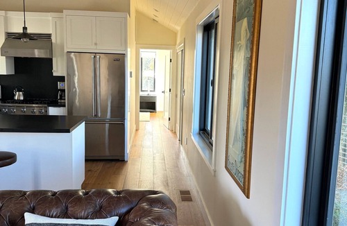 Geyserville Cottage | Luxury 2-br cottage on 30-acre vineyard property in enchanting Healdsburg