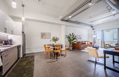 Downtown Los Angeles Apartment | Luxury 2BR in DTLA w/Jacuzzi & Rooftop Views