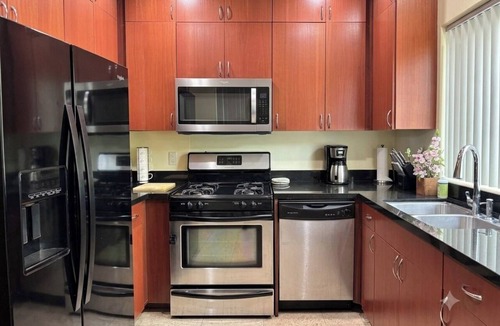 West Los Angeles Condo | Luxury 3 bedroom smart home condo in Sawtelle