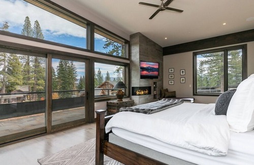 Ponderosa Palisades House | Luxury 4-Bedroom with ensuite bathrooms Mountain Retreat in Schaffer’s Mill