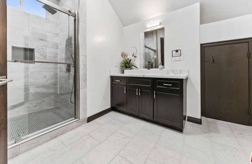 Beverly Glen House | Luxury 5 bed with Movie theatre in Beverly Hills
