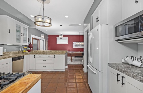 Crockett House | LUXURY 5 BEDROOM HOME WITH VIEWS OF THE BAY - SLEEPS 13
