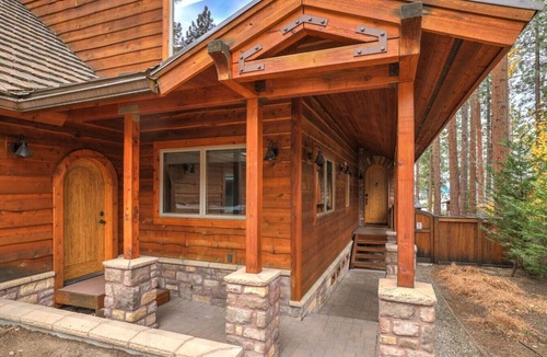 Zephyr Cove Cabin | Luxury Chalet | Jacuzzi BBQ Lake View | Sleeps 10