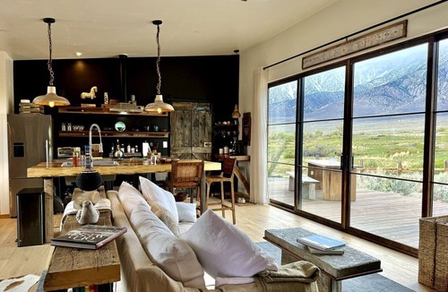 Lone Pine Villa | Luxury Design Rental with Breathtaking Mountain Views in Lone Pine, California