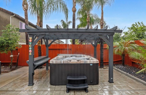 Greenacres House | Luxury Escape on Mondego Dr – Pool, Spa & Pool Table