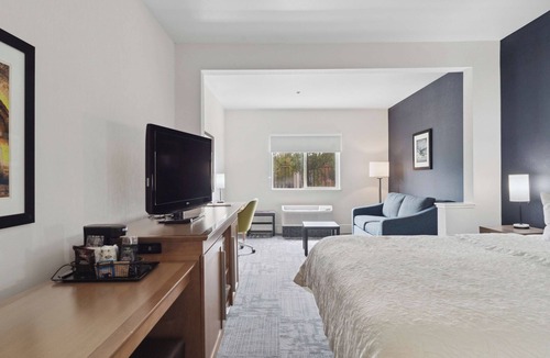 Vacaville Hotel | Luxury Getaway! with Free continental breakfast, close to Southwood Park