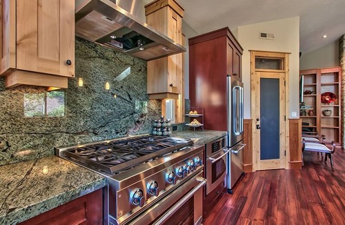 South Lake Tahoe House | Luxury Home with Jacuzzi, Pool Table, near Casinos and Beach. 2 Master Bedrooms!
