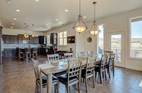 Sunnyslope House | Luxury Home with Epic Views - Game Rooms, Gym, Near Leavenworth & Lake Chelan