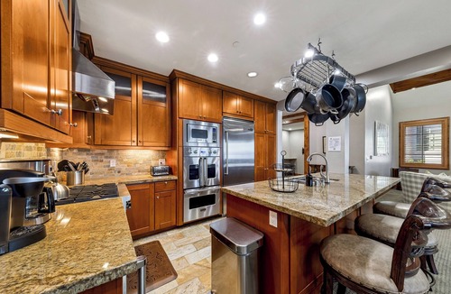 Sierra Shores Condo | Luxury Lakefront Retreat w/A/C, Hot Tub, Gym | PEAK SS12