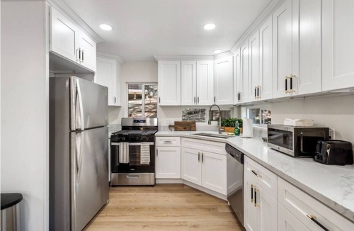 Cedar Glen House | Luxury Lakeview Duplex with Game Room
