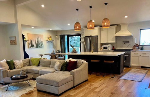 Murphys House | Luxury Meets Tranquility — Stylish Hilltop Home Minutes from Downtown Murphys