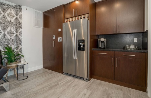 Woodland Hills Apartment | Luxury Modern Duplex + Great LA Views