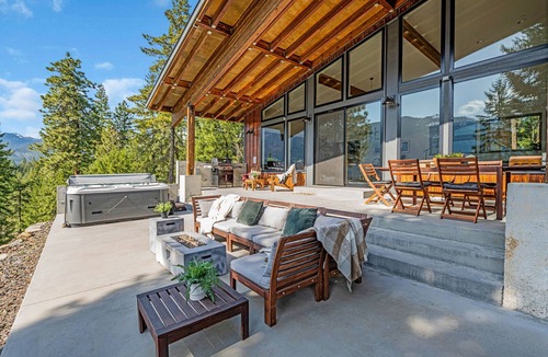 Cle Elum House | Luxury Mt Modern Cabin | Stunning Lake Views +Spa/GameRm + Arrive & Leave 1PM