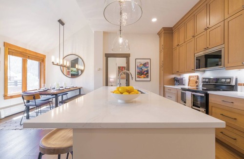 River Run Condo | Luxury Remodeled 2BR/3BA River Run Vaulted Ceilings Washer/Dryer Sleeps 8