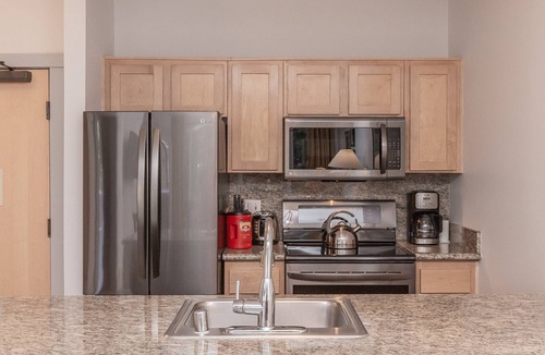 Mammoth Lakes Condo | Luxury Ski-In Ski-Out 1 Bedroom Suite @ Juniper Springs Lodge WIFI, Hot Tub, Garage & Elevators
