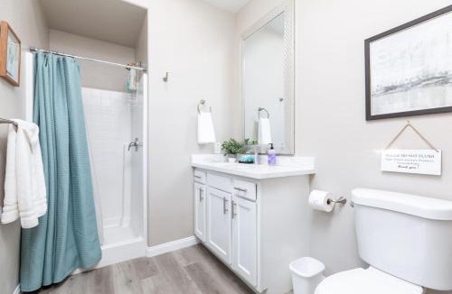 Ridgecrest House | Luxury, Style and Comfort 4 Bathrooms 21