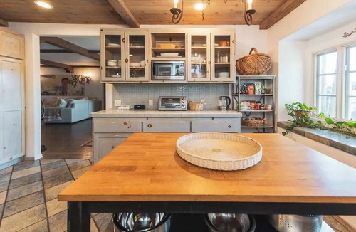 Altadena House | Luxury Villa w/Pool, Mountain Views near NASA