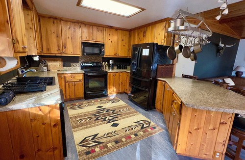 Willow Creek Cabin | Madrone Mountain Retreat