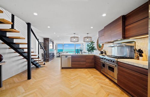 Eastern Malibu House | Malibu Beach Front Entire Home!