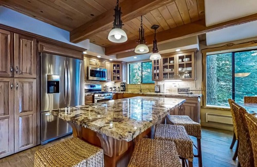 Mammoth Lakes Condo | Mammoth Village Retreat w/3br+loft+4ba+2br nooks. Fits multi-families in style!