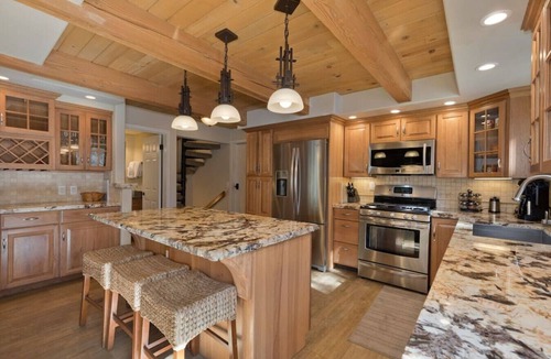 Mammoth Lakes Condo | Mammoth Village Retreat w/3br+loft+4ba+2br nooks. Fits multi-families in style!
