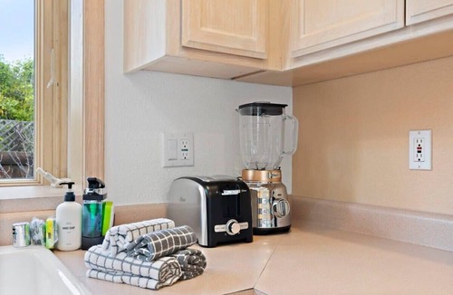 Loyola House | @ Marbella Lane - 2BR Charming Spacious Home