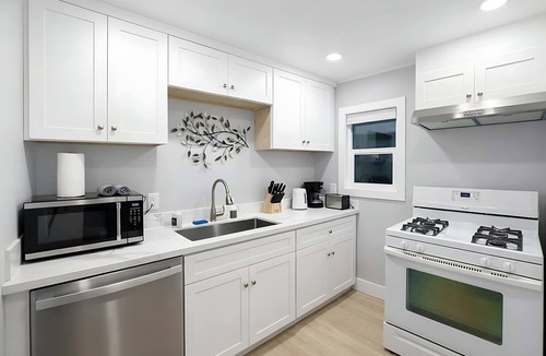 Cambrian Park House | @ Marbella Lane - Spacious 2BR Home Near Westgate
