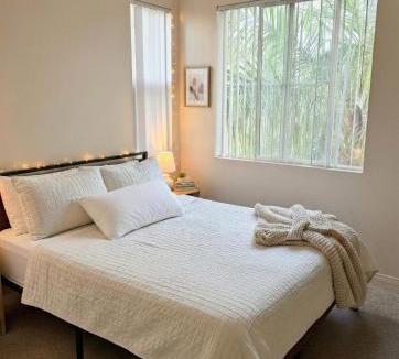 Marina del Rey Apartment | Marina Del Rey Apartment with Resort Amenities - Short Distance To Venice Beach