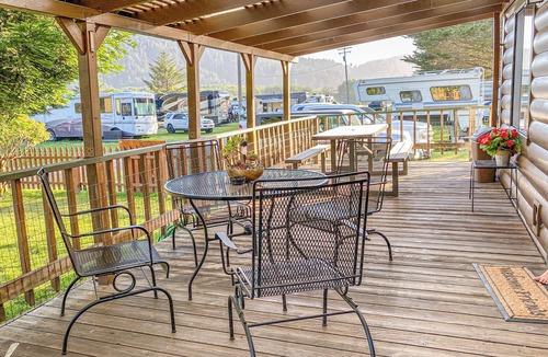 Klamath Apartment | Meadowview Clean & Comfortable Home by River Side