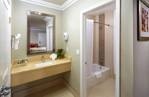 Anaheim Resort Hotel | Memorable Stay w/Outdoor Pool, Near Attractions, & Steps from Disney Fun