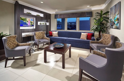 Anaheim Resort Hotel | Memorable Stay w/Outdoor Pool, Near Attractions, & Steps from Disney Fun