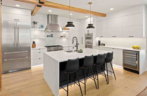 Roslyn House | Memories Are Made Here | Chef's Kitchen & Prime Location