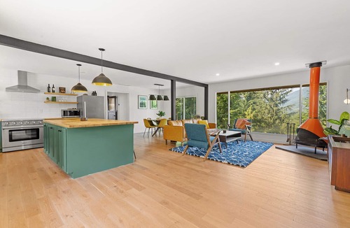 Lewis County Cabin | Mid-Century 4-BD Cabin with Game Room Near Mt. Rainier - Goldfinch Pines
