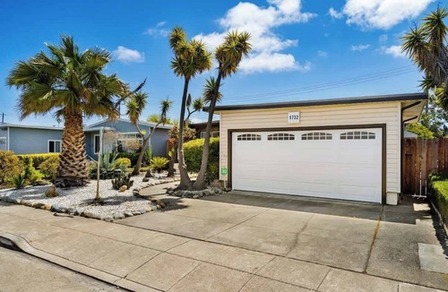 East San Mateo House | Mid-Century Garden View Home w/Parking Quiet San Mateo Retreat