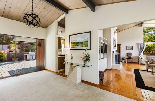 Belvedere Tiburon House | Mid-Century home with beautiful views, deck, & rear fenced-in patio