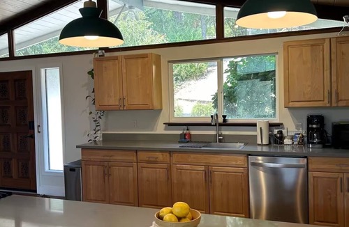Myers Flat House | Mid-Century Home + Private River Access + Hot Tub