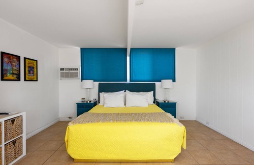 Desert Park Estates Hotel | Mid-Century Hotel + Pool + Hot Tub + Cold Plunge + Bikes | Minutes to Downtown