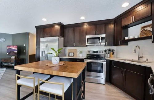 Welches Condo | Mid-Century Escape | Mt Hood Resort | Views + Pets