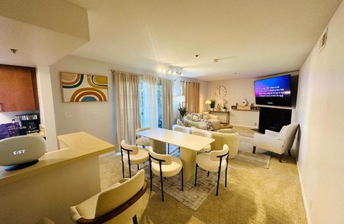 Glendale Apartment | Mid-City Charm 2BR Near LAs Hotspots!