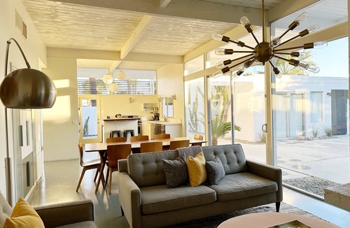 Palm Springs House | MidCentury Modern Pool Home in Twin Palms area. "Living Retro" Cover Home - Retr