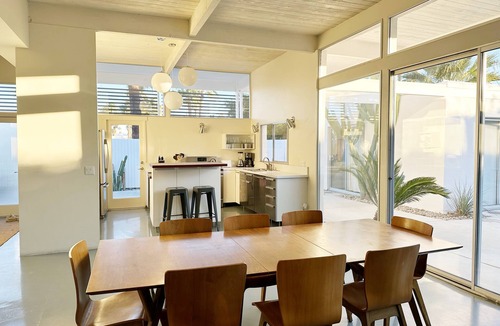 Palm Springs House | MidCentury Modern Pool Home in Twin Palms area. "Living Retro" Cover Home - Retr