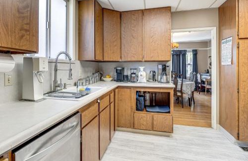 Stockton House | Miracle Mile Stay: Classic Stockton Home w/Yard!
